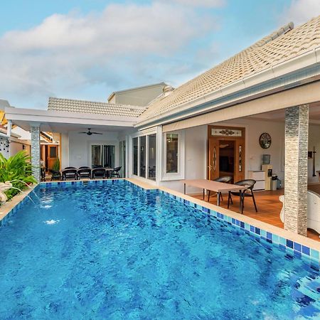 Gala Holiday Villa Pattaya Exterior foto
