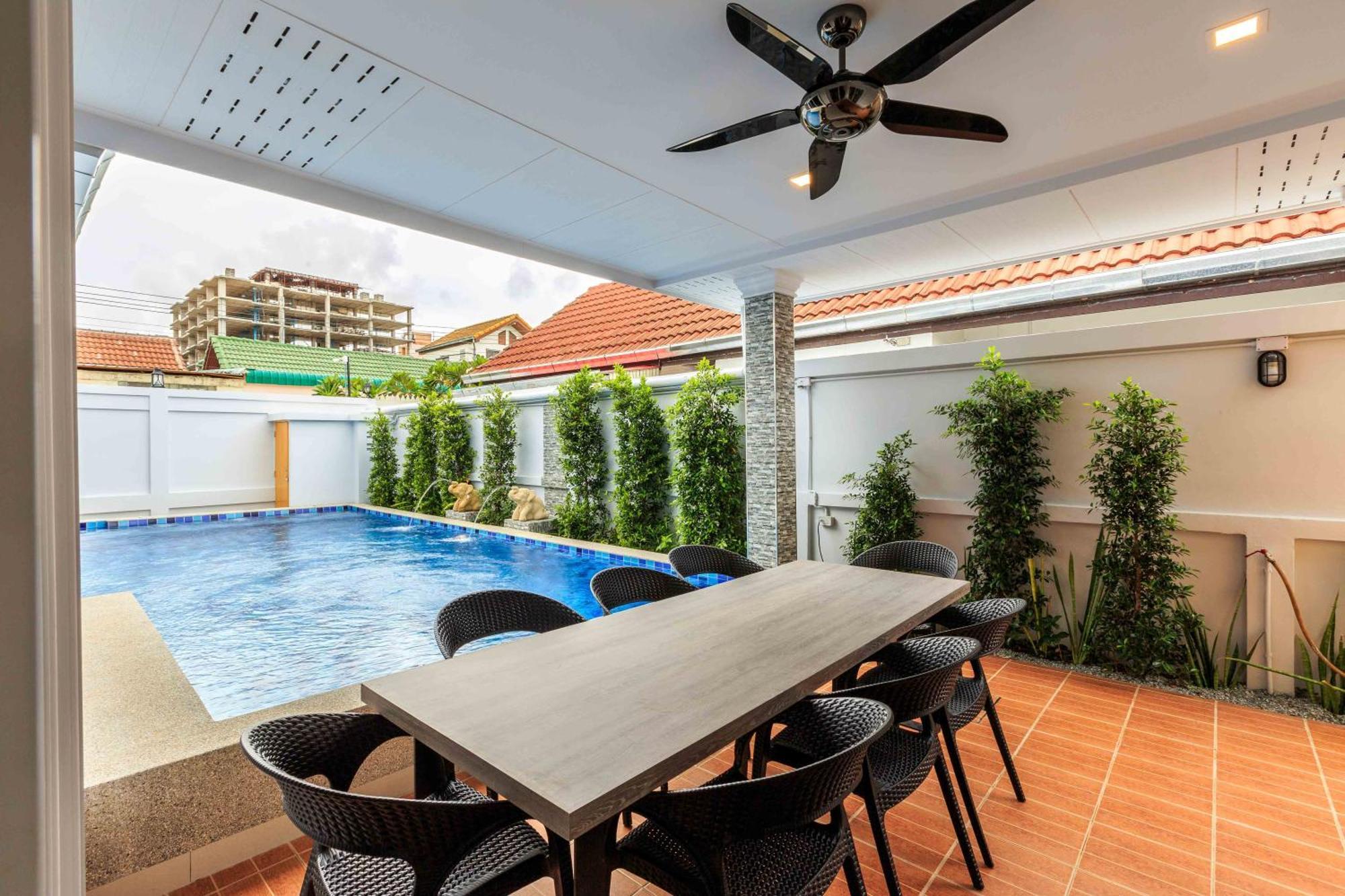 Gala Holiday Villa Pattaya Exterior foto